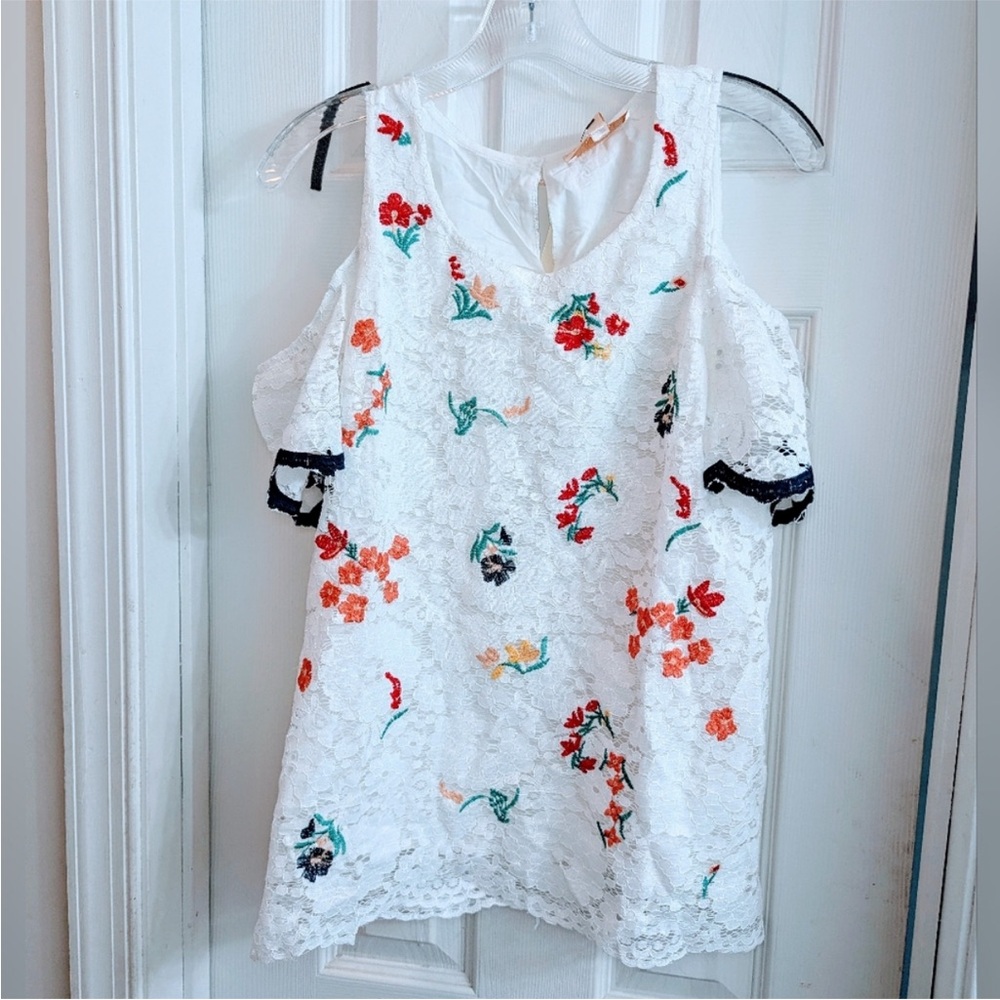 Skies Are Blue White Floral Lace Blouse